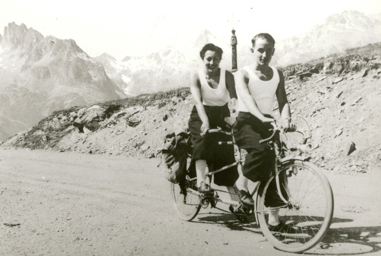 1938 col de la croix de fer a controler photo signe jules arnaud sur bike oisans