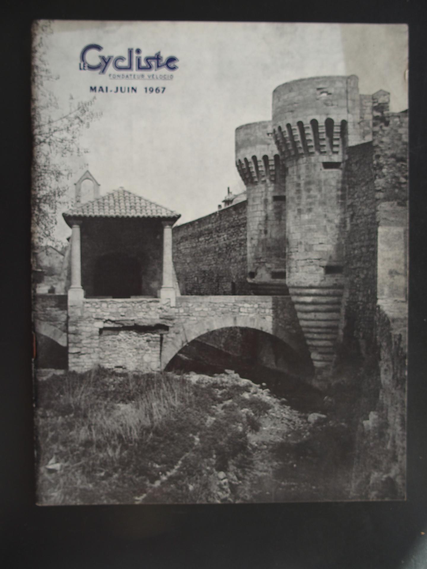 P1112608