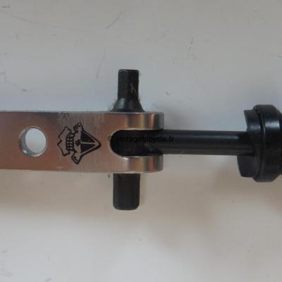 A-MAZING TOOL Quick Release Seat Binder Bolt with tools