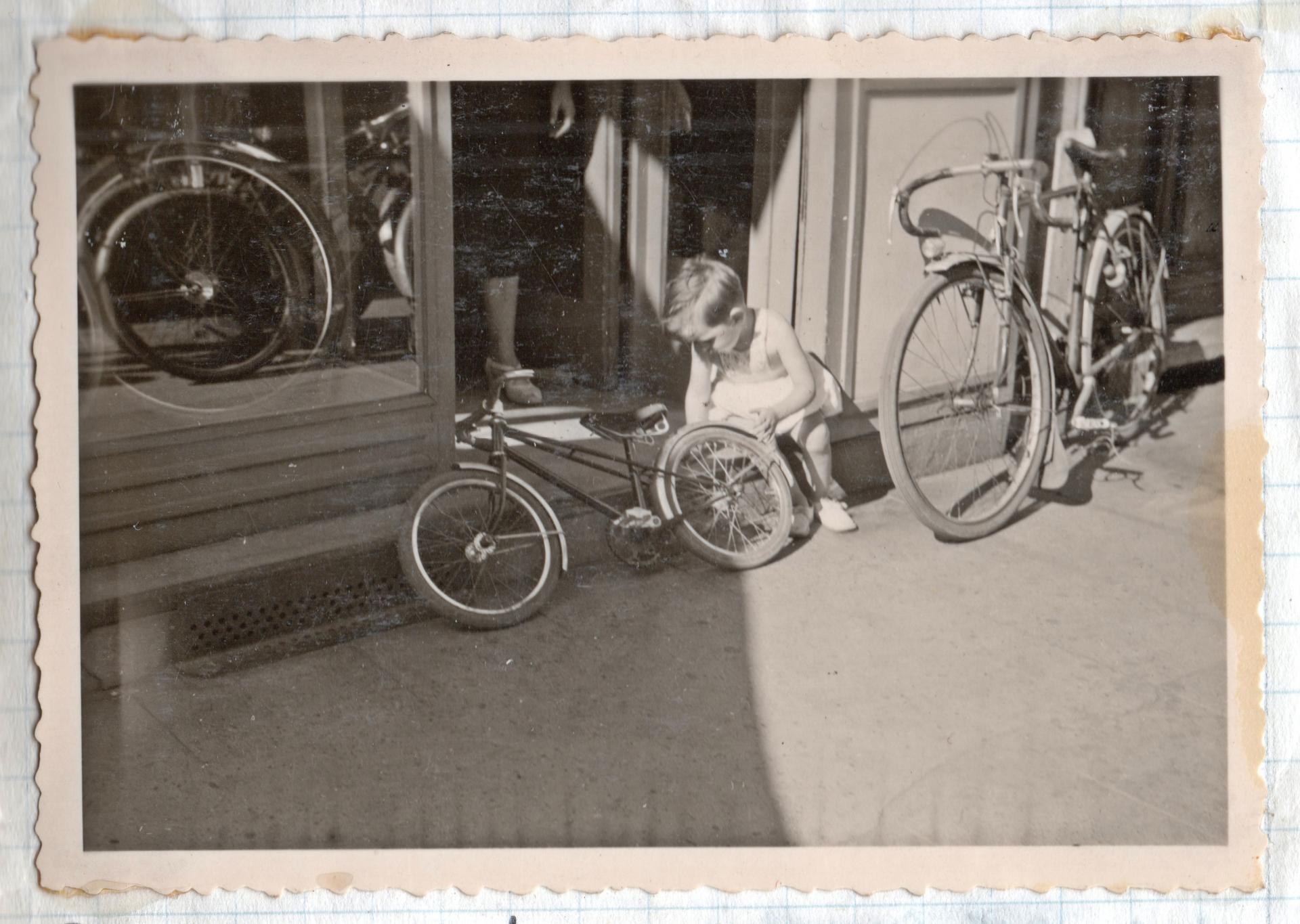 Vintage bicycle 1952 jp routens