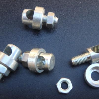 Barillets pour garde-boue (4). NOS