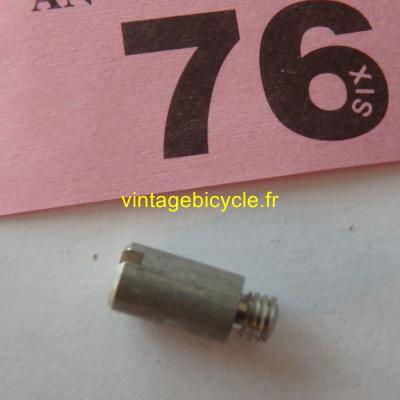 CHAIN STOP GUIDE SCREW/SPACER NOS (1)