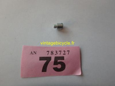 CHAIN STOP GUIDE SCREW/SPACER NOS (1)