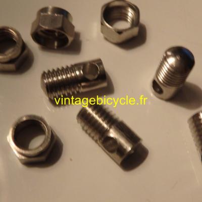 Serre tringle pour garde-boue type Bluemels. NOS (jeu de 4)